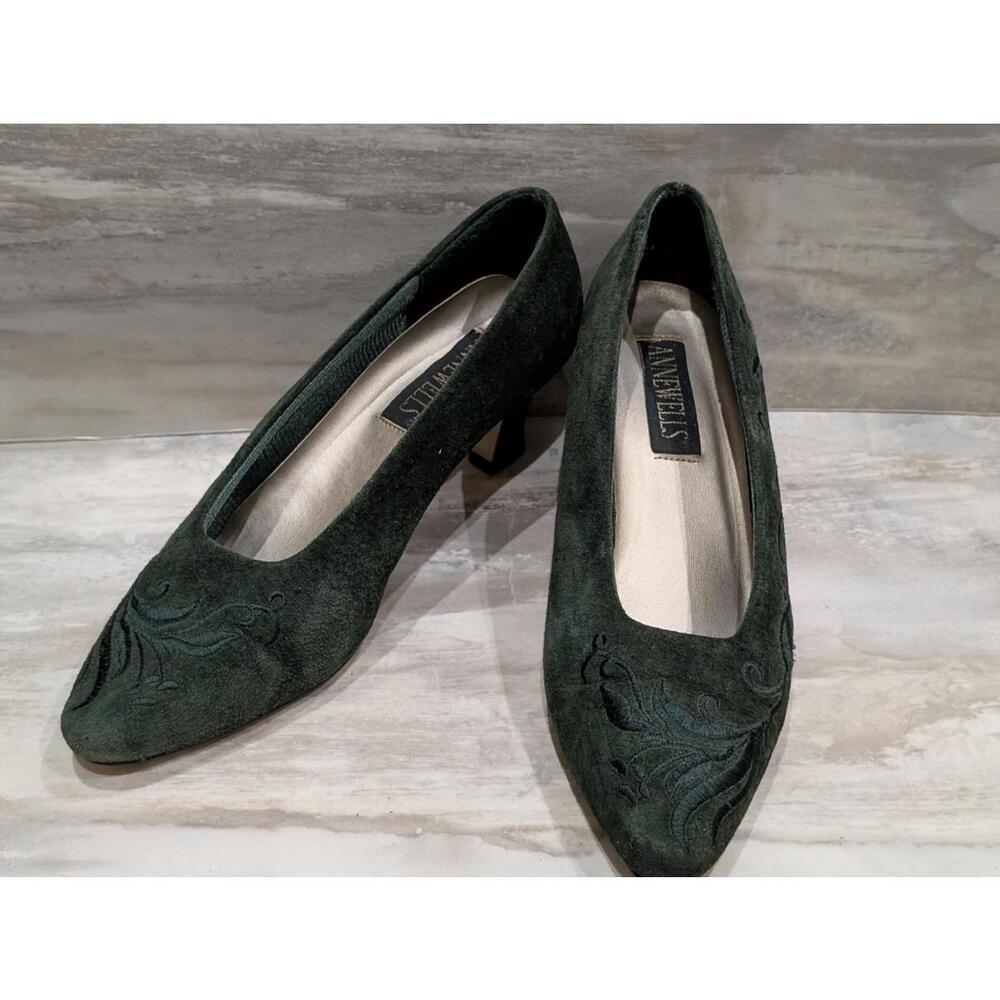 Anne Wells Blue Green Suede Embroidered Mid Heel Pumps